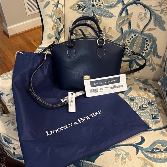 Dooney and Bourke purse - Picture 5 of 7